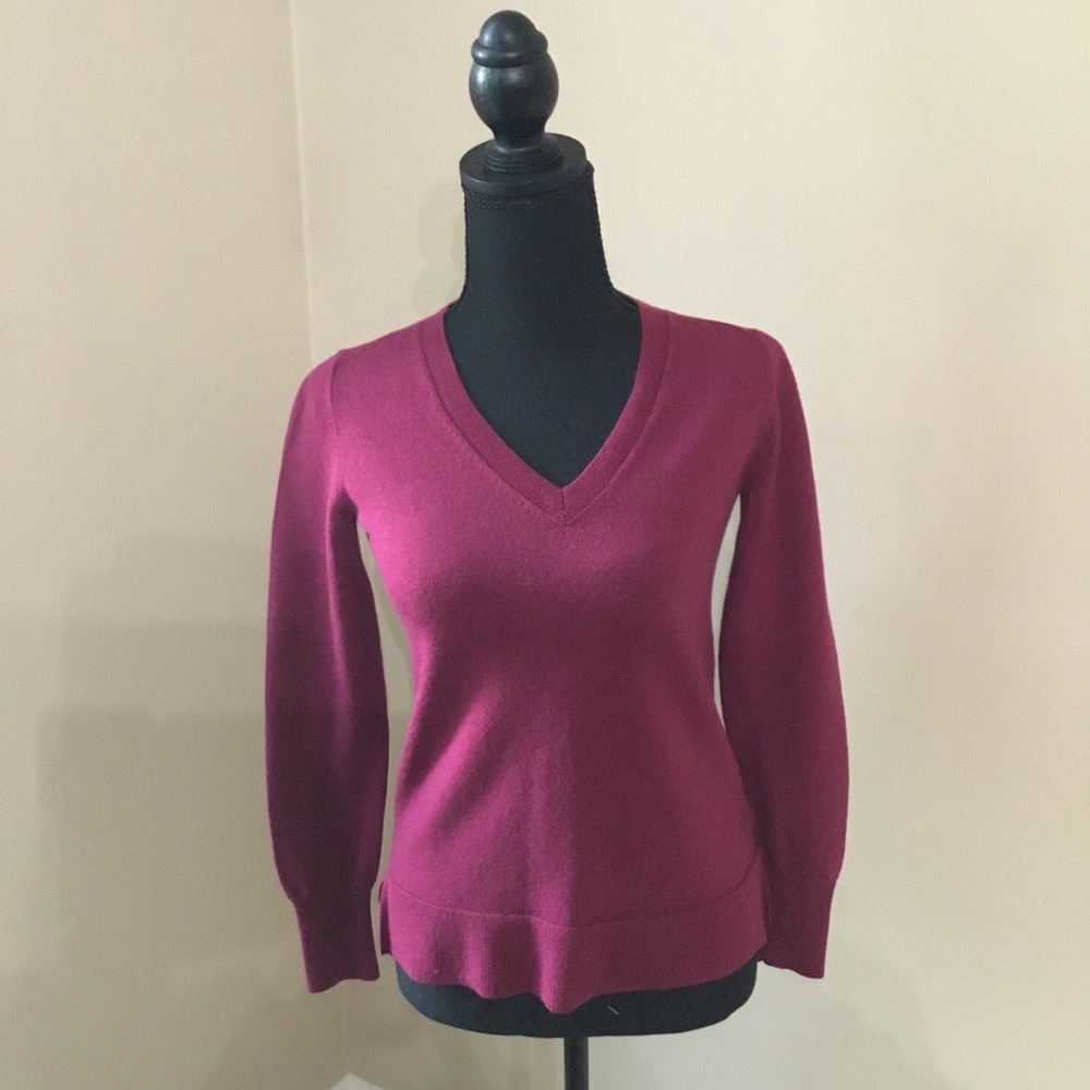 Banana Republic Womenโs Extra Fine Merino Wool V-Neck Sweater Size XS